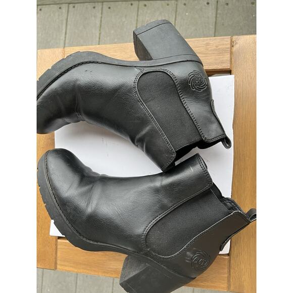 Marco Tozzi  comfortable Cushioned Chelsea ankle boot, black, leather size 39 - Picture 13 of 15